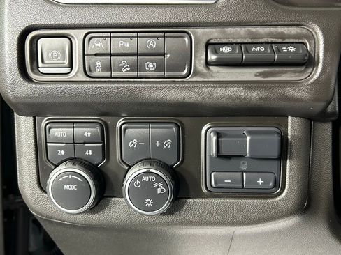 Used 2023 Chevrolet Suburban High Country w/ Premium Package image 34