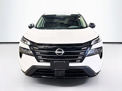 Used 2025 Nissan Rogue S AWD/4WD image 2