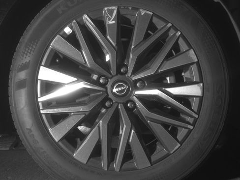 Used 2025 Nissan Altima 2.5 SV FWD image 13