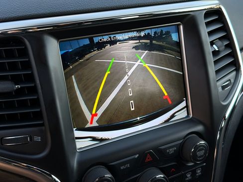 Used 2018 Jeep Grand Cherokee Limited RWD image 16