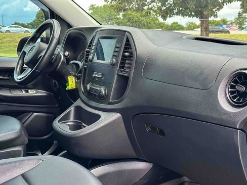 Used 2022 Mercedes-Benz Metris image 18