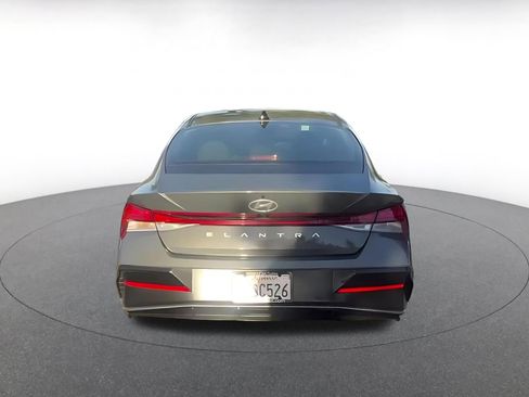 Used 2025 Hyundai Elantra SEL image 12