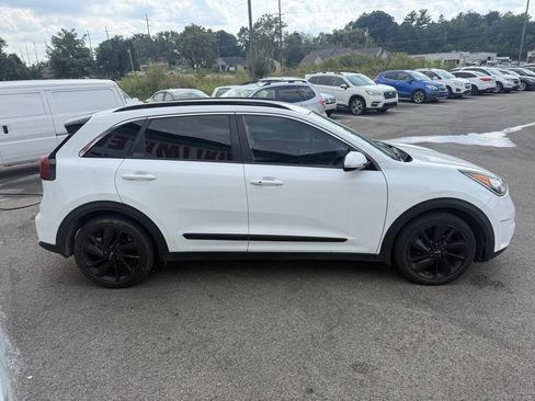 Used 2019 Kia Niro S Touring FWD image 6