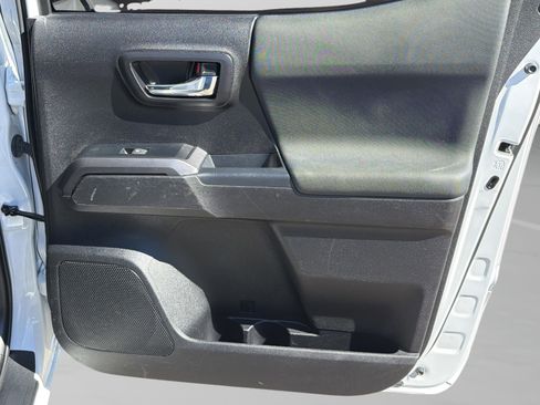 Used 2021 Toyota Tacoma TRD Sport w/ Technology Package image 28