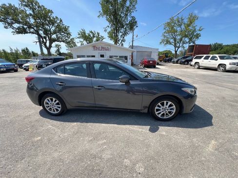 Used 2016 MAZDA MAZDA3 i Sport FWD image 4