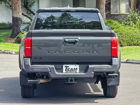 Used 2025 Toyota Tacoma TRD Off-Road AWD/4WD image 5