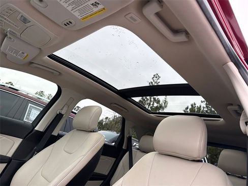 Used 2019 Ford Edge Titanium image 33