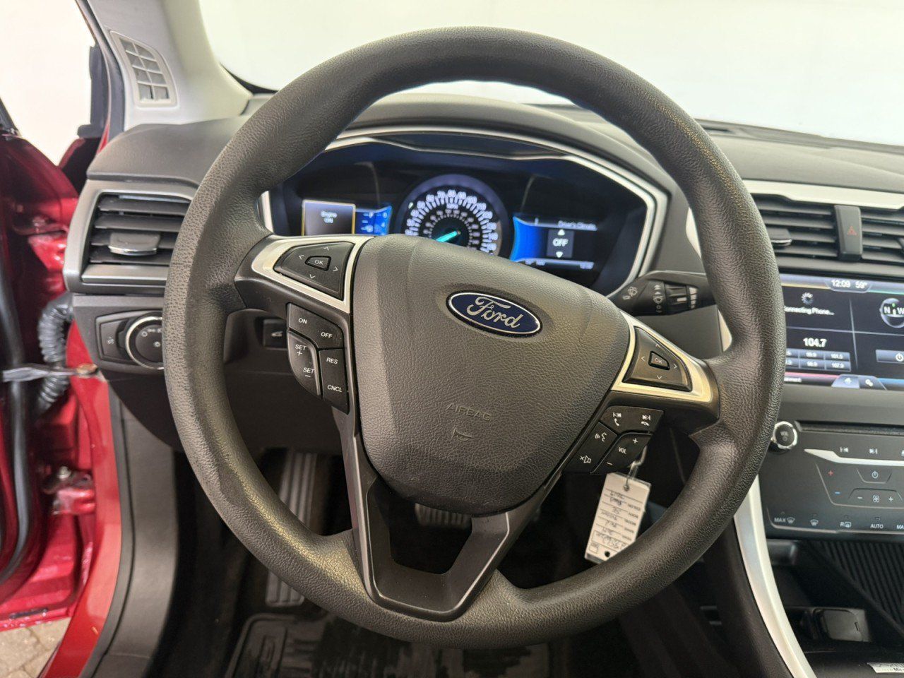 Used 2014 Ford Fusion SE FWD image 19