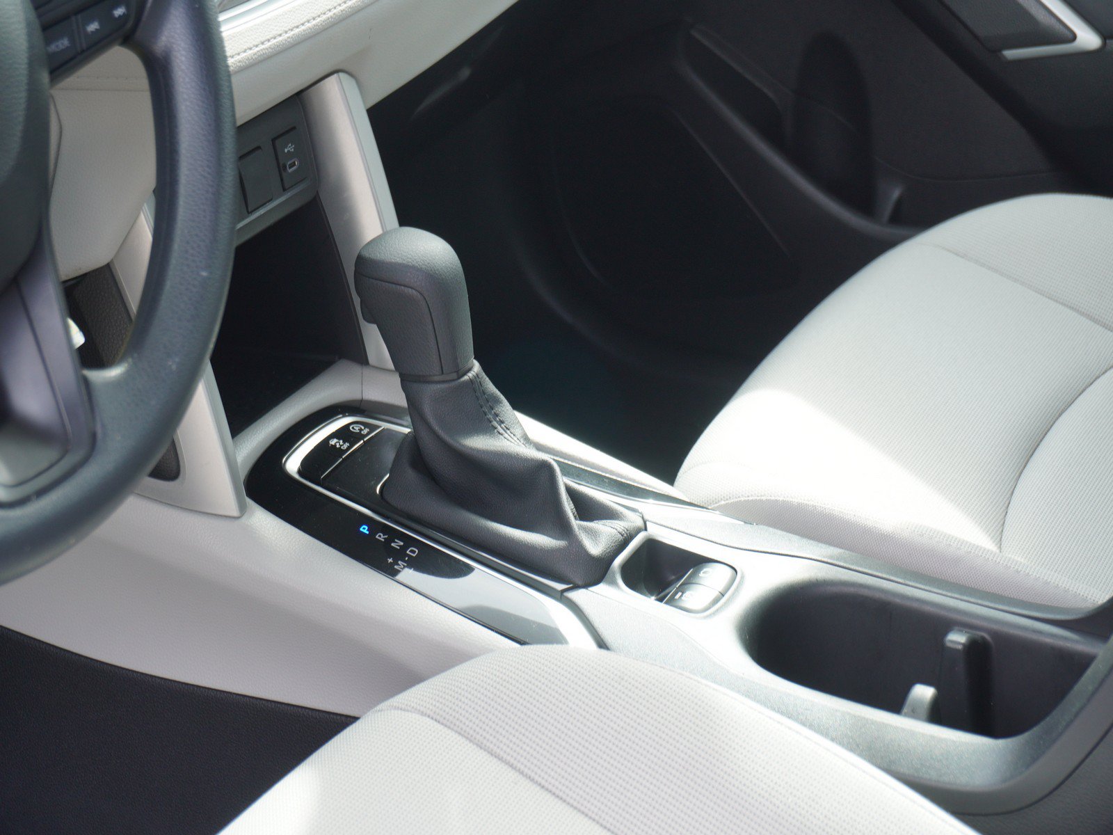 Used 2025 Toyota Corolla Cross L FWD image 18