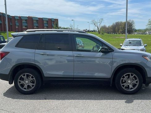 Used 2024 Honda Passport TrailSport image 2