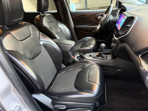 Used 2019 Jeep Cherokee Latitude Plus image 16