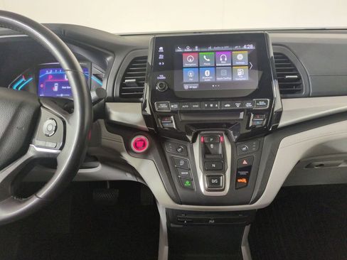 Used 2018 Honda Odyssey Touring image 17