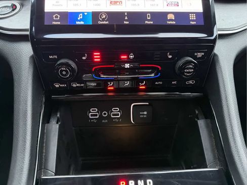 Used 2023 Jeep Grand Cherokee Limited image 24