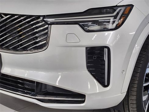 Used 2025 Volvo XC90 B5 Plus image 12