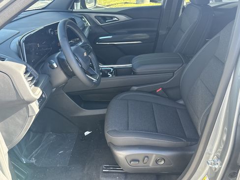 New 2025 Chevrolet Traverse LT w/ Driver Confidence Package image 10