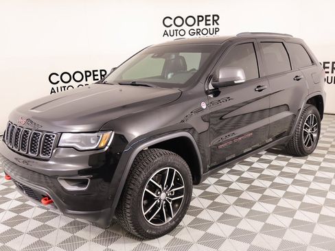 Used 2018 Jeep Grand Cherokee Trailhawk w/ Trailhawk Luxury Group image 11