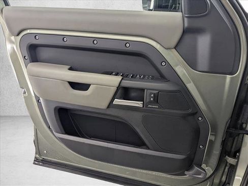 Used 2025 Land Rover Defender 110 S image 17