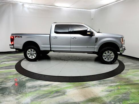 Used 2022 Ford F250 Lariat w/ Lariat Ultimate Package AWD/4WD image 4
