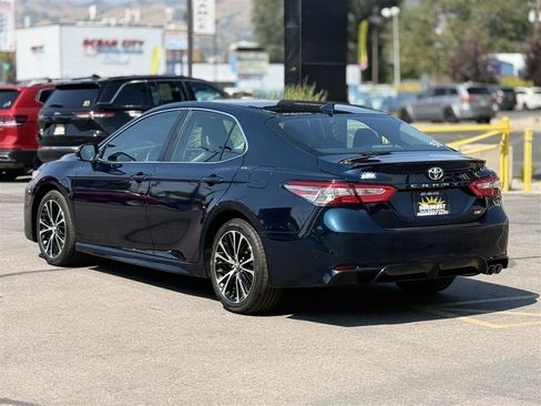 Used 2019 Toyota Camry SE FWD image 5