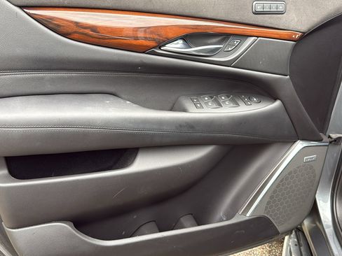 Used 2018 Cadillac Escalade Luxury image 10