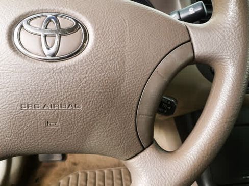 Used 2005 Toyota Camry LE FWD image 10