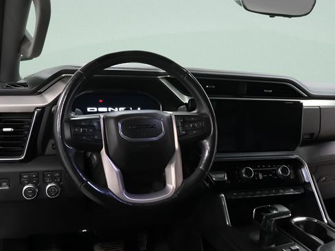 Used 2024 GMC Sierra 1500 Denali AWD/4WD image 9