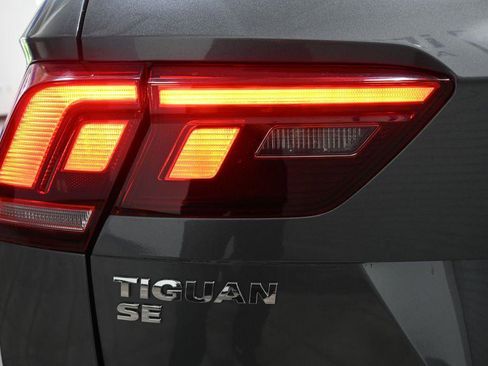Used 2018 Volkswagen Tiguan SE w/ Panoramic Sunroof Package AWD/4WD image 31