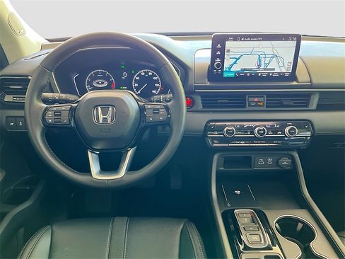 Used 2025 Honda Pilot Touring image 24