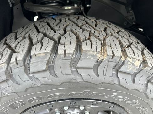 New 2025 Toyota Tacoma TRD Off-Road AWD/4WD image 12