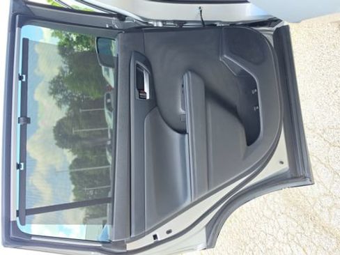 Used 2023 Toyota Highlander XLE AWD/4WD image 47