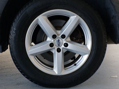 Used 2017 Ford Explorer XLT w/ Equipment Group 202A image 33