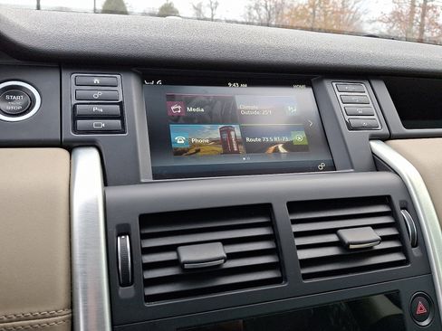 Used 2019 Land Rover Discovery Sport HSE image 24