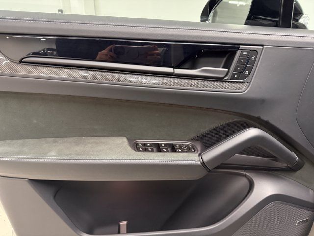 Certified 2026 Porsche Cayenne GTS AWD/4WD image 39