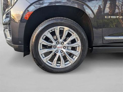 Used 2024 GMC Yukon Denali w/ Denali Reserve Package image 26