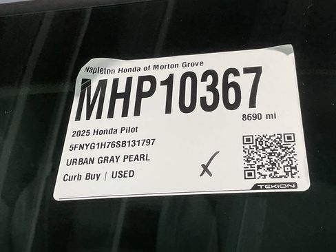 Certified 2025 Honda Pilot Touring image 38