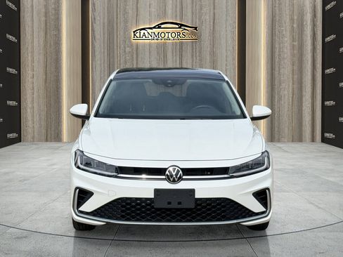 Used 2025 Volkswagen Jetta SE FWD image 3