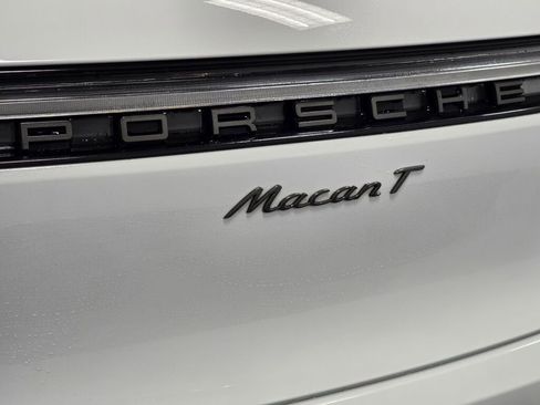 Certified 2025 Porsche Macan Turbo image 31