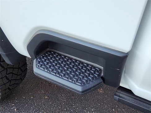 New 2026 Chevrolet Silverado 2500 ZR2 image 9