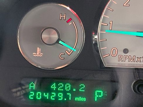 Used 2003 Ford Thunderbird image 65