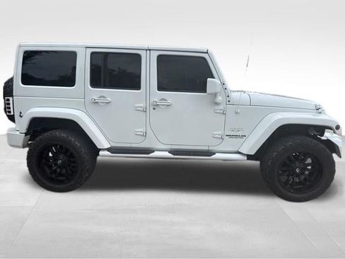 Used 2015 Jeep Wrangler Unlimited Sahara w/ Max Tow Package AWD/4WD image 12