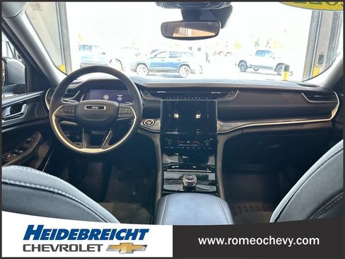 Used 2022 Jeep Grand Cherokee L Laredo w/ Luxury Tech Group I AWD/4WD image 16