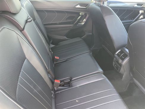 Used 2024 Volkswagen Tiguan SE image 13