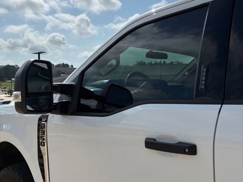 Used 2024 Ford F350 XLT AWD/4WD image 7