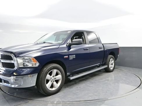 Used 2019 RAM 1500 Classic SLT AWD/4WD image 3