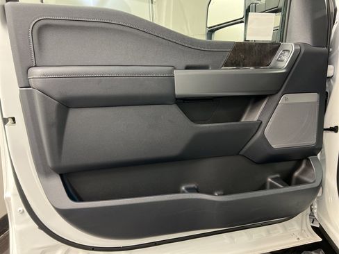 New 2026 Ford F250 Lariat w/ Black Appearance Package image 33