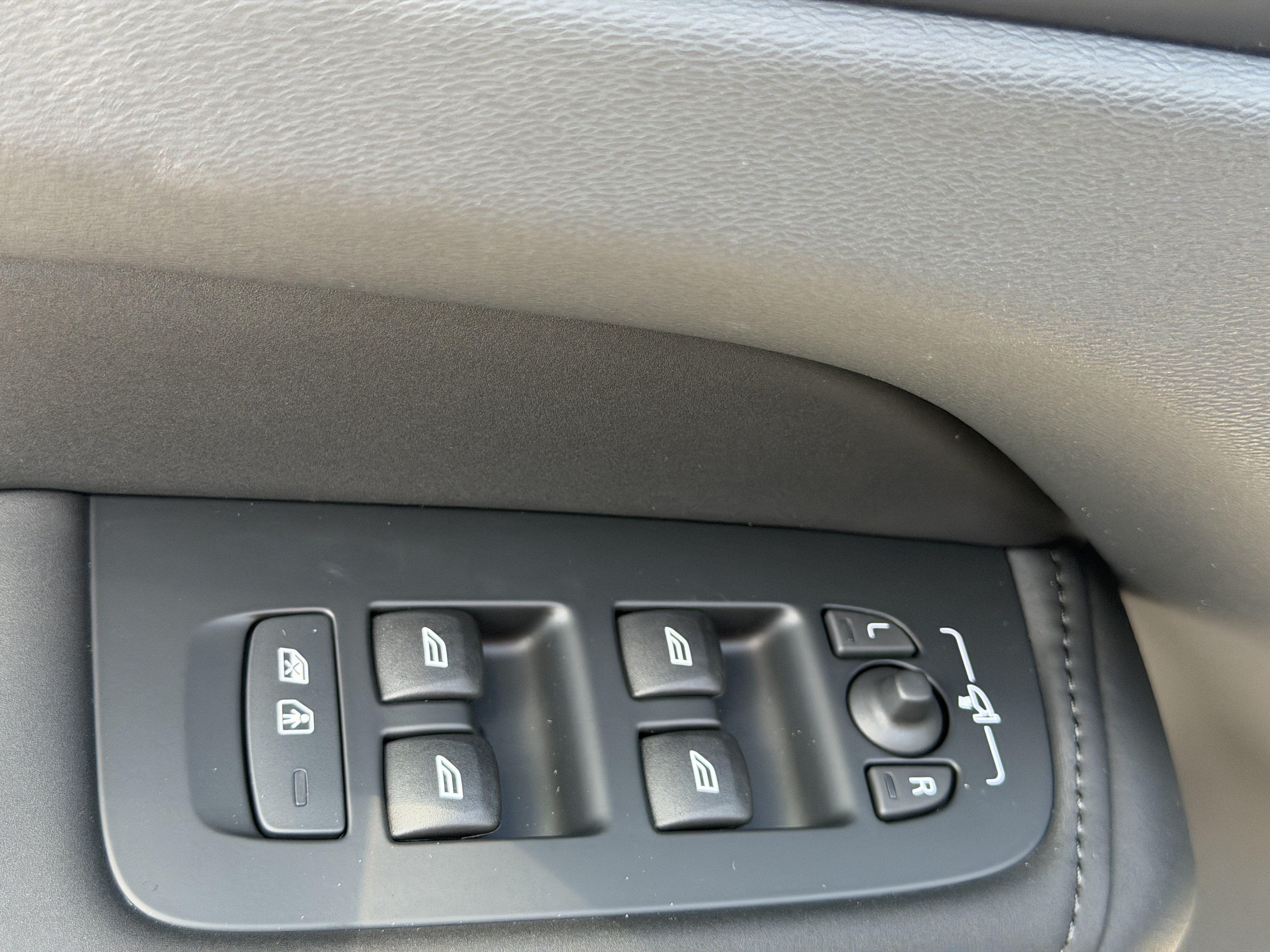 New 2026 Volvo XC60 B5 Core AWD/4WD image 18