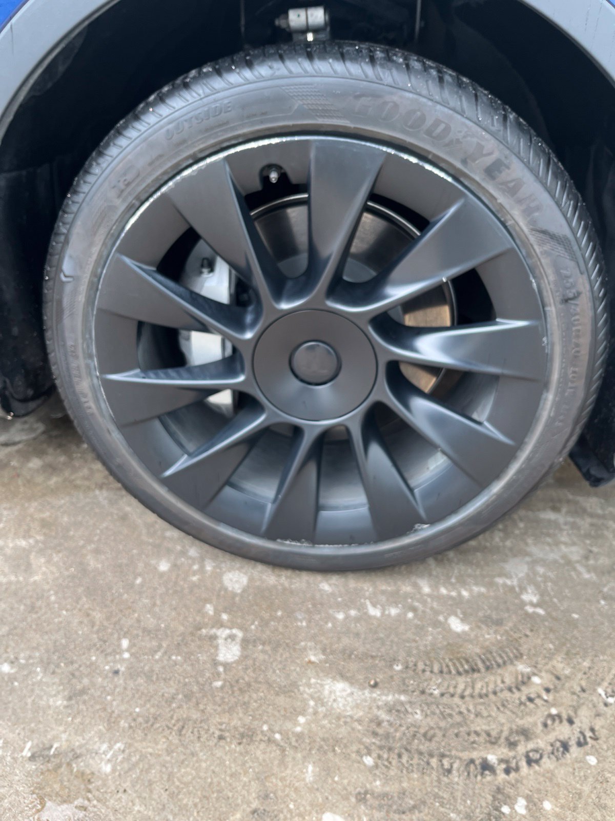 Used 2024 Tesla Model Y 2WD image 25