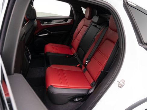 New 2026 Porsche Cayenne Coupe image 30
