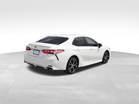 Used 2020 Toyota Camry SE FWD image 4