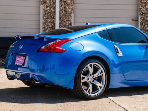 Used 2010 Nissan 370Z Touring w/ Sport Pkg RWD image 50